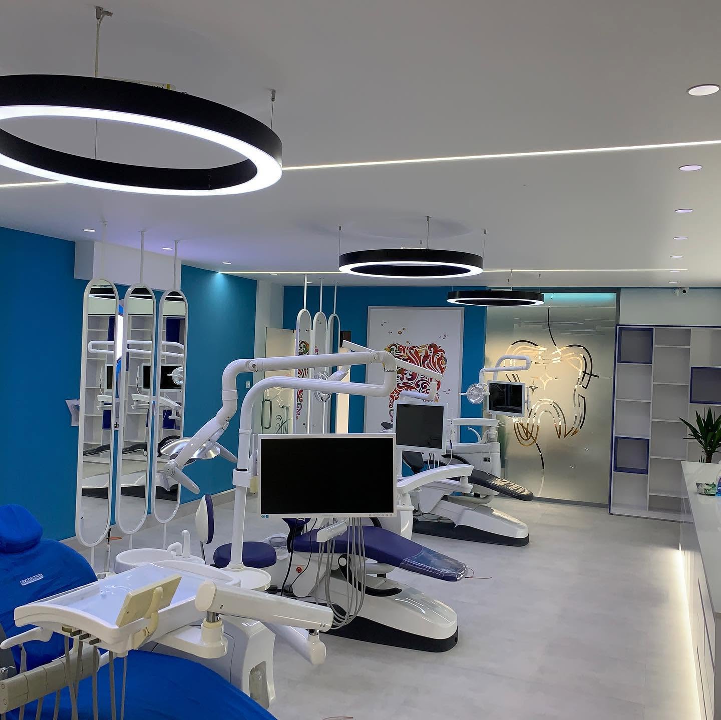Ambjenti modern i klinikës YlliDent në Prishtinë
